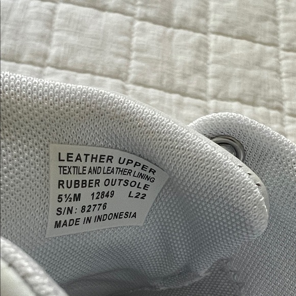 NWT Tory Burch Howell Court White and Black Sneakers - Picture 10 of 10